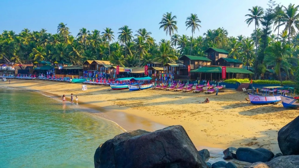 A Tropical Paradise: Experiencing The Beauty of Palolem Beach, Goa