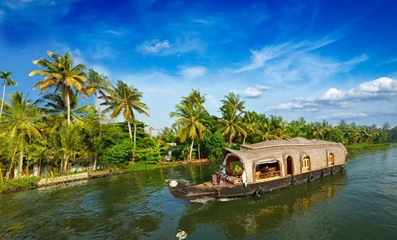 Thekkady - Alleppey houseboats-kerala