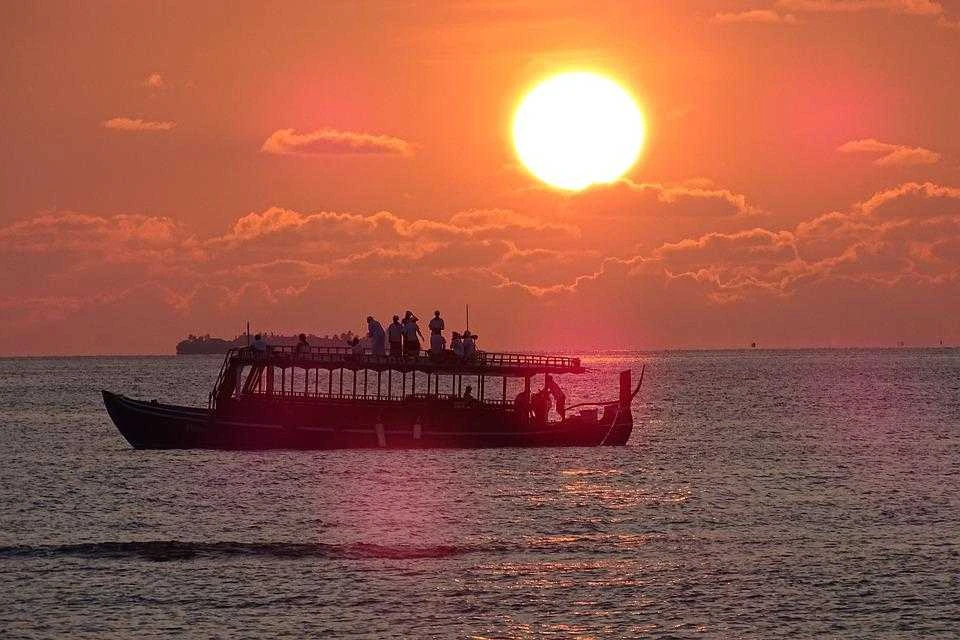 Sunset Cruise, Photoshoot and Snorkelling (Optional)