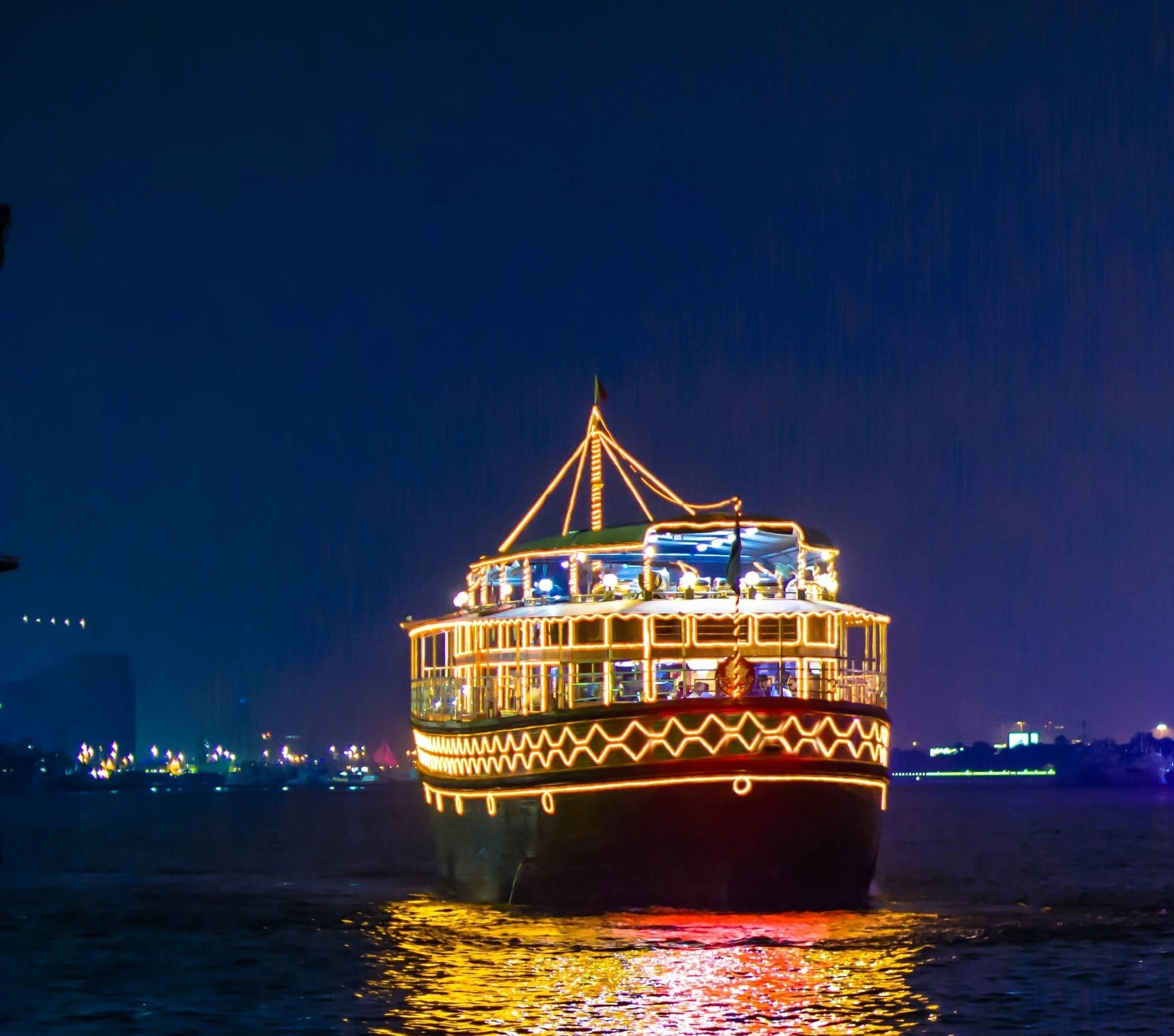 Sail & Dine: Dubai Marina Dhow Cruise