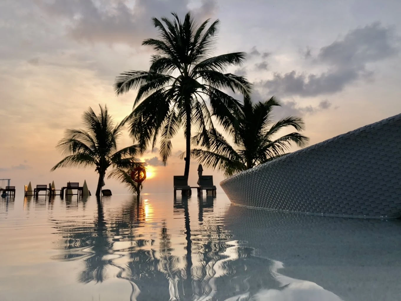 Peace in Maldives: Centara Ras Fushi